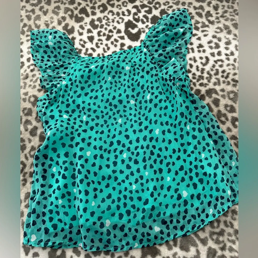 Old Navy Flutter Sleeve Blouse with Heart Graphic in Green Size Small 6 7 Girls
